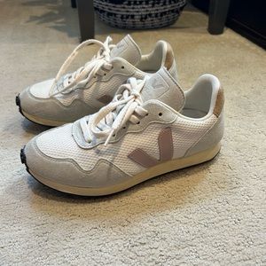 Like New ⭐️ VEJA Rio Branco